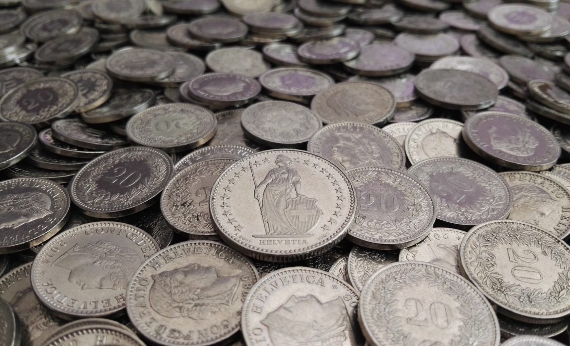 Obrazek przedstawia frank szwajcarski - walutę, w której banki udzielały kredytów